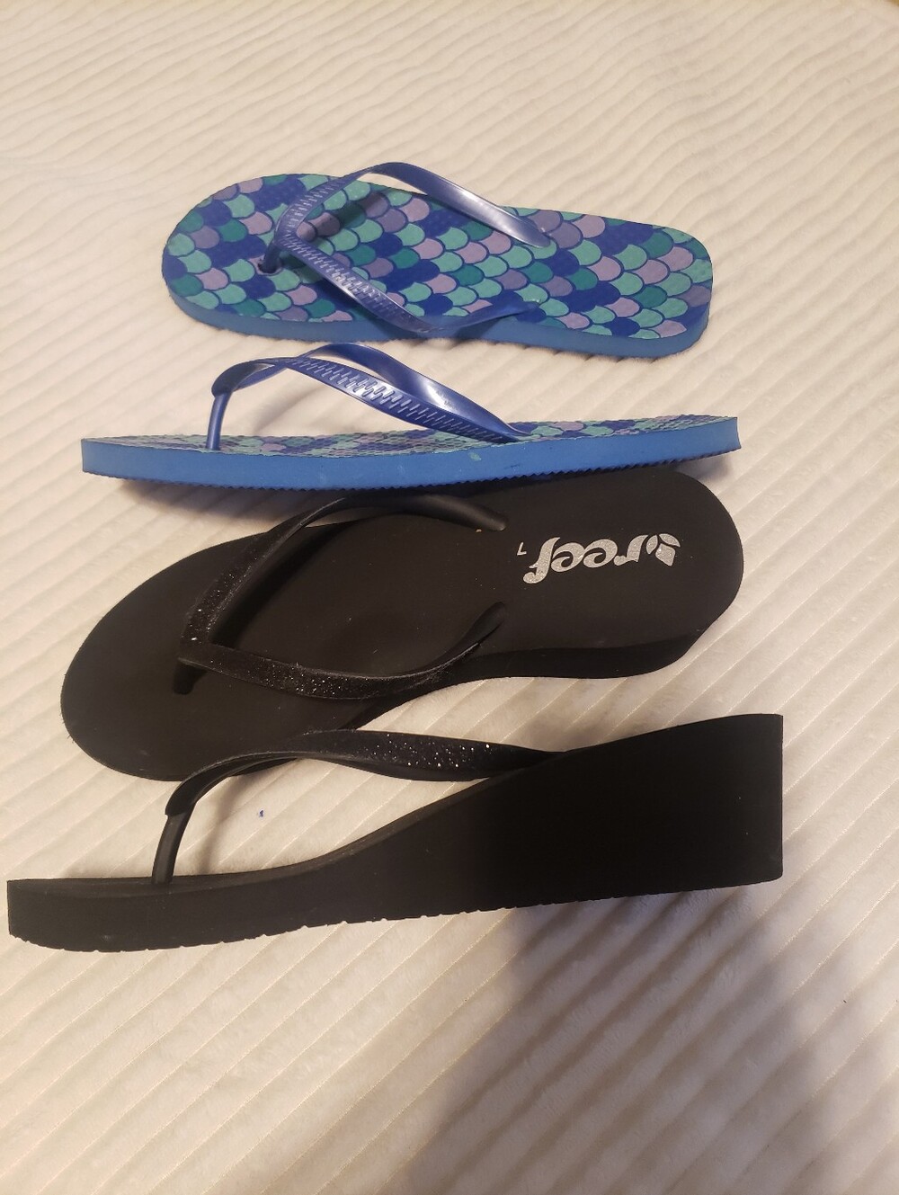 Black Womens Reef Wedge Flip Flops & Blue Mermaid Print Flip Flops 7